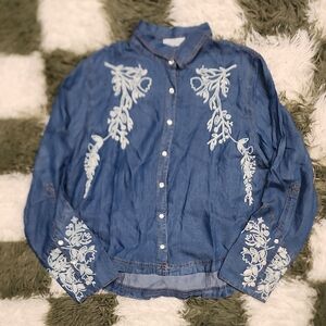 Solitaire Lightweight Embroidered Denim Pearl Snap Shirt